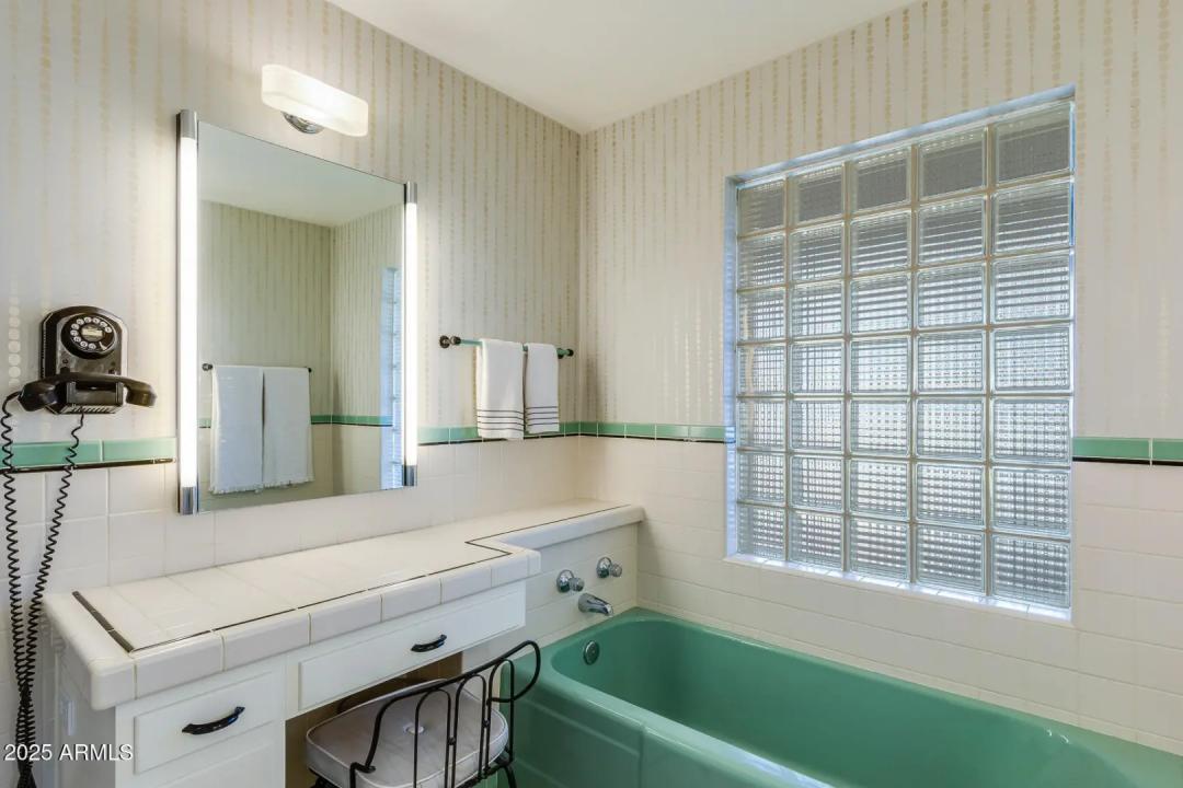 Real Estate Picture 24