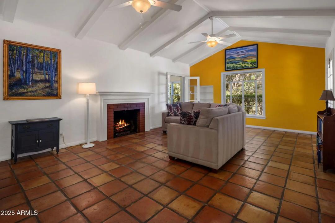 Real Estate Picture 6