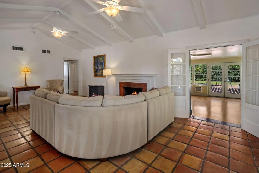 Real Estate Picture 8