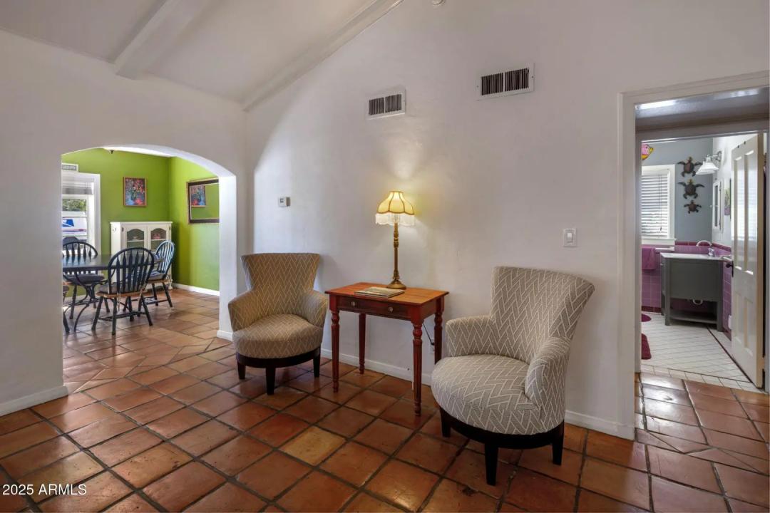 Real Estate Picture 7