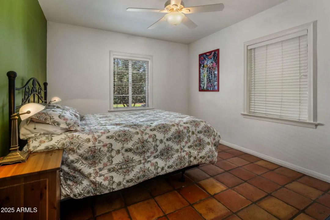 Real Estate Picture 18