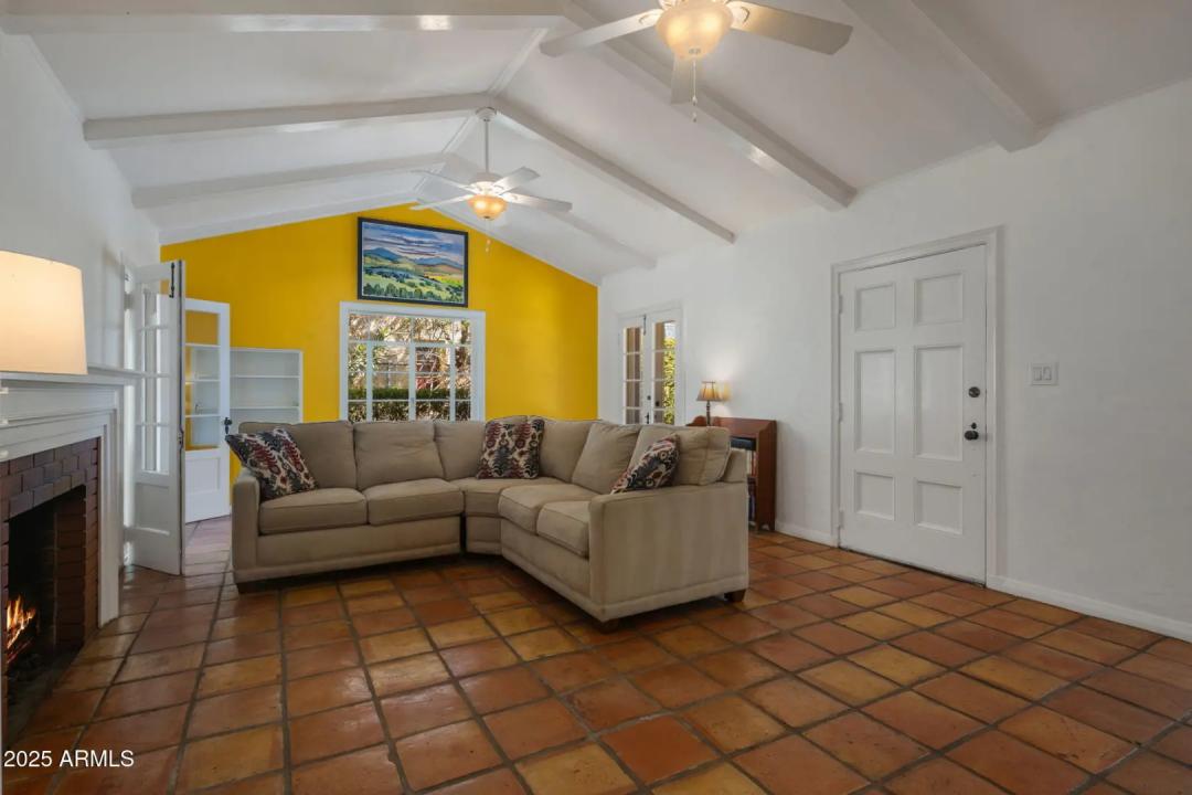 Real Estate Picture 9