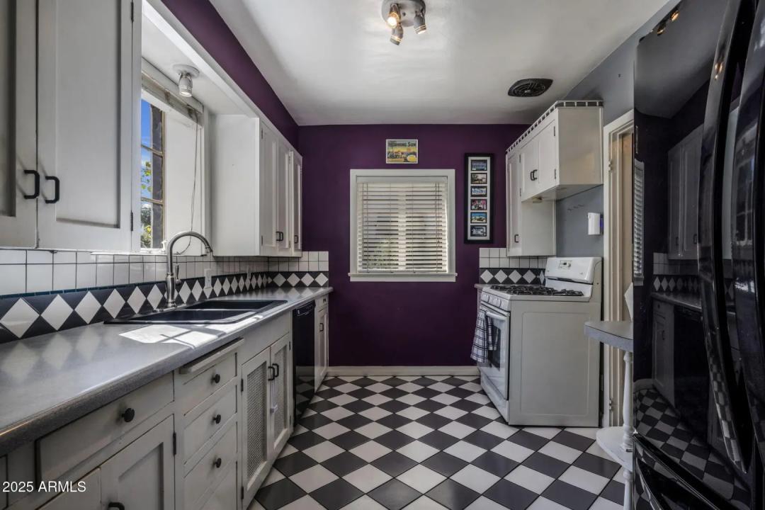 Real Estate Picture 12