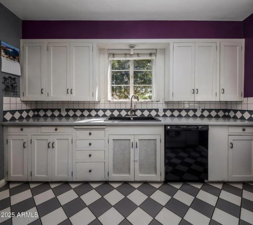 Real Estate Picture 11