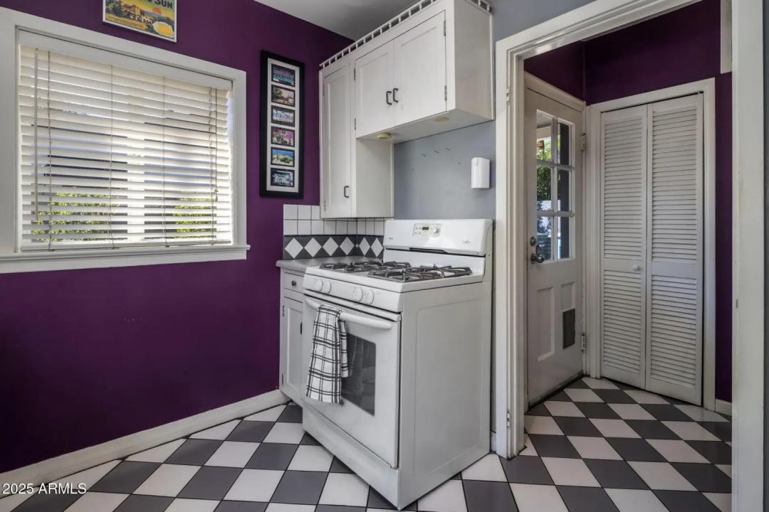 Real Estate Picture 13