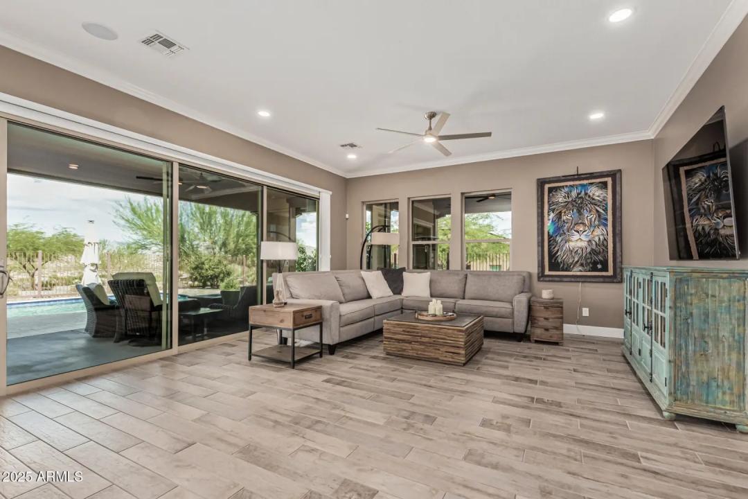 Real Estate Picture 12