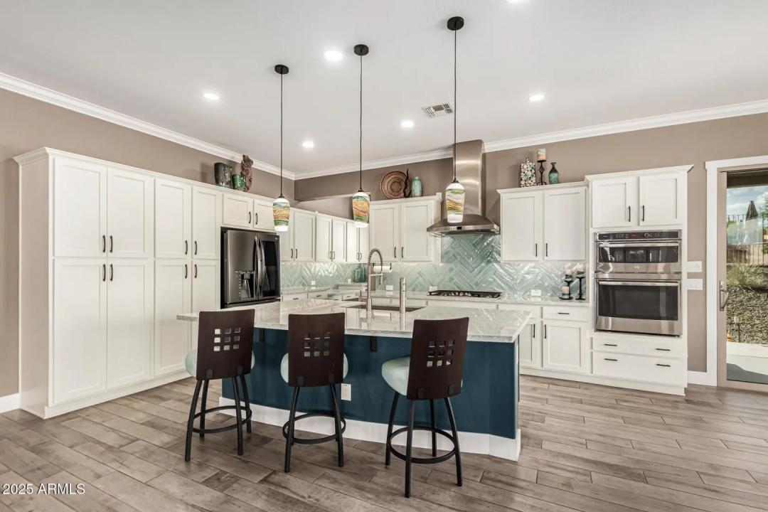 Real Estate Picture 5