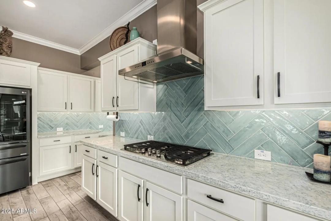 Real Estate Picture 8