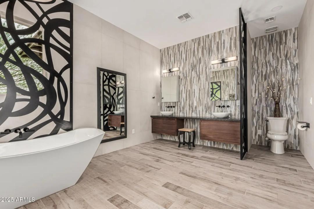 Real Estate Picture 24