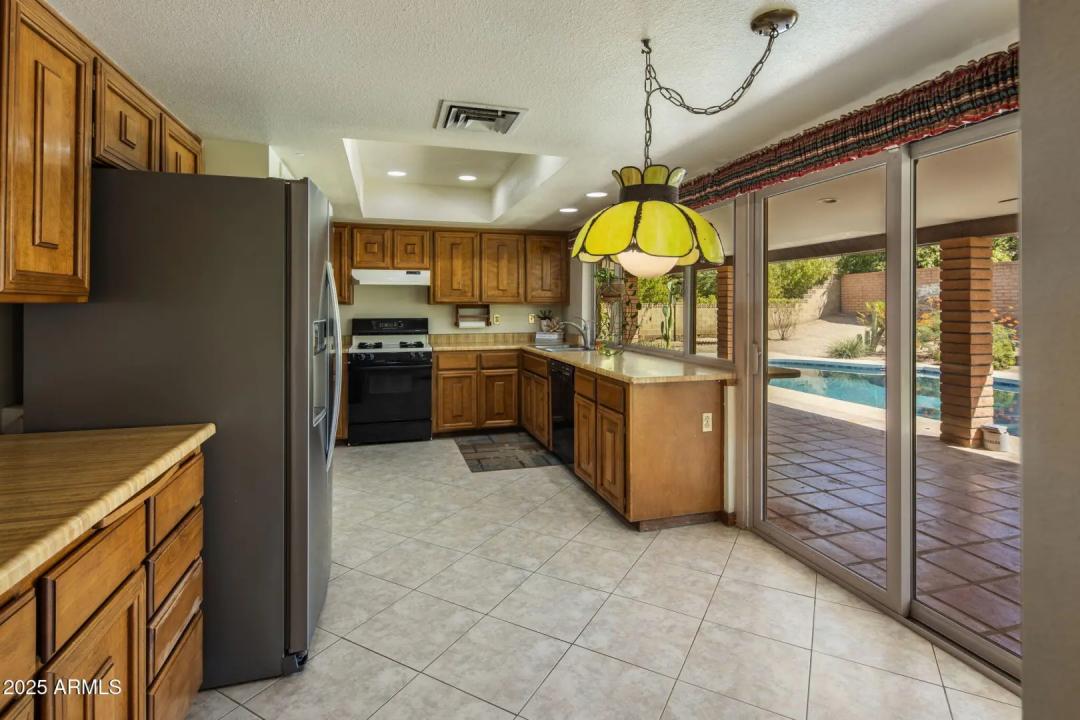 Real Estate Picture 12