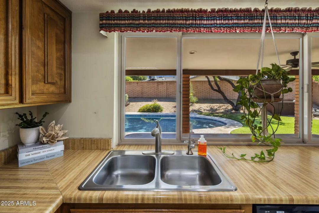Real Estate Picture 13
