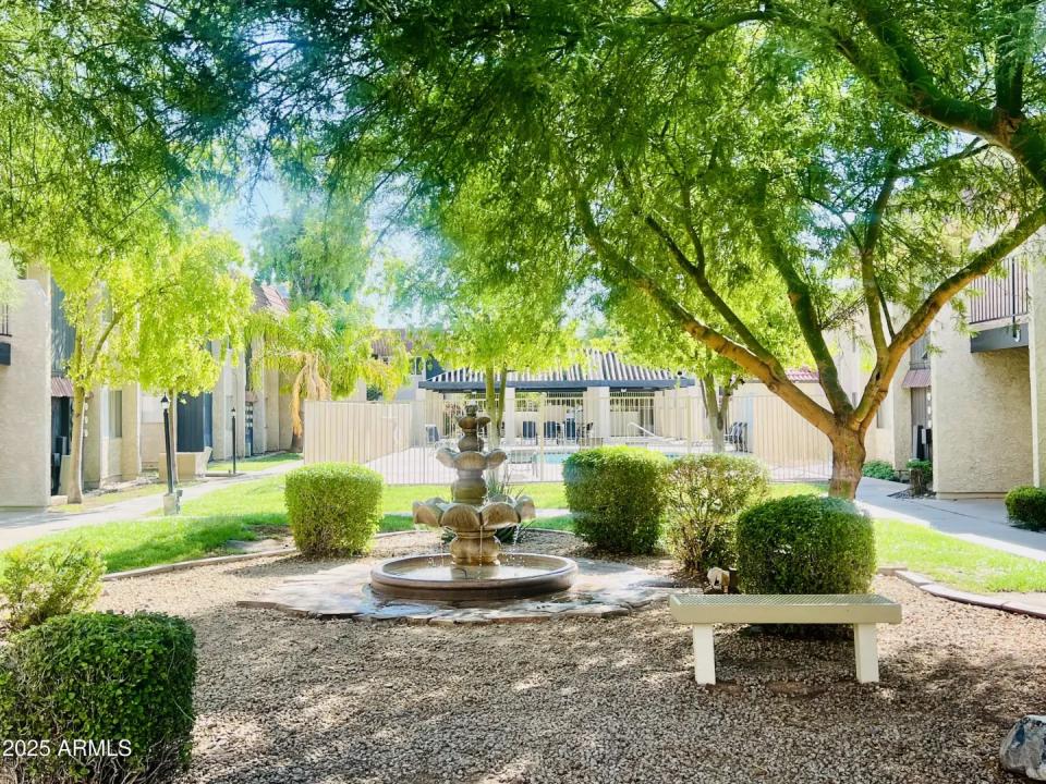 Real Estate Picture 4