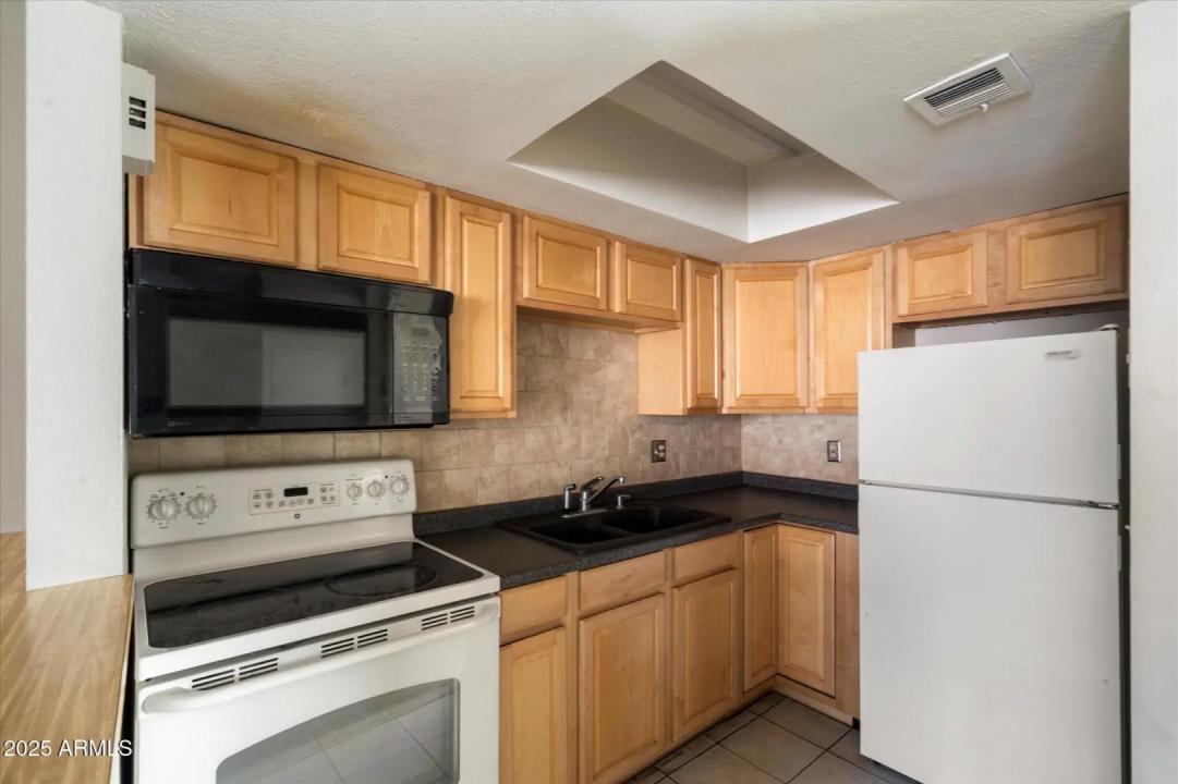 Real Estate Picture 11