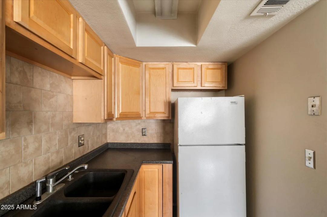 Real Estate Picture 12