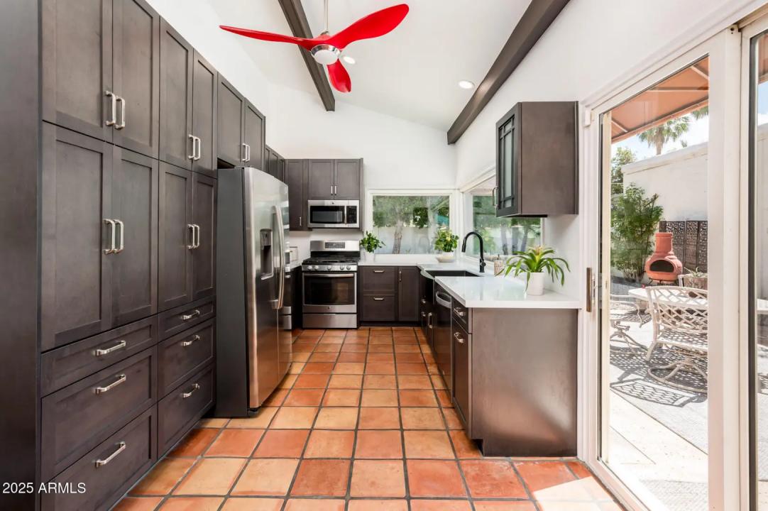 Real Estate Picture 3