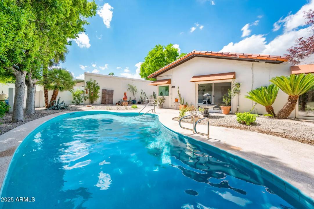 Real Estate Picture 5