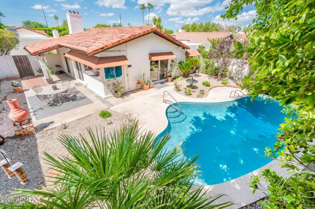 Real Estate Picture 4