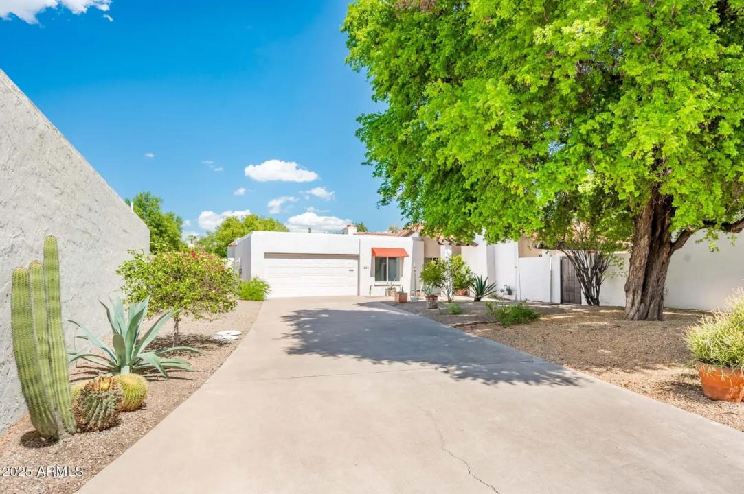 Real Estate Picture 11