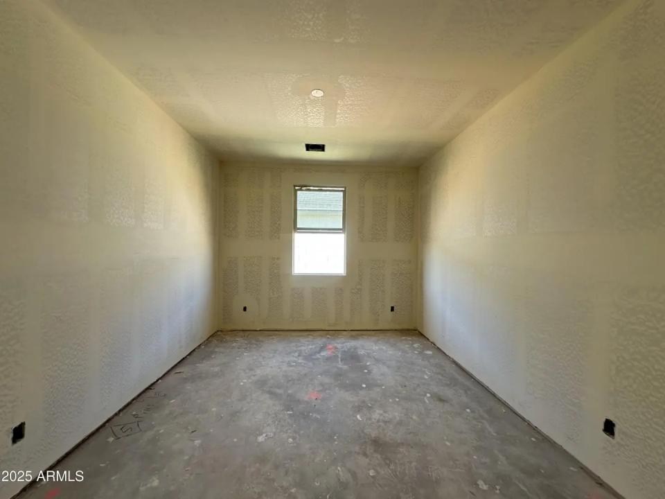 Real Estate Picture 7