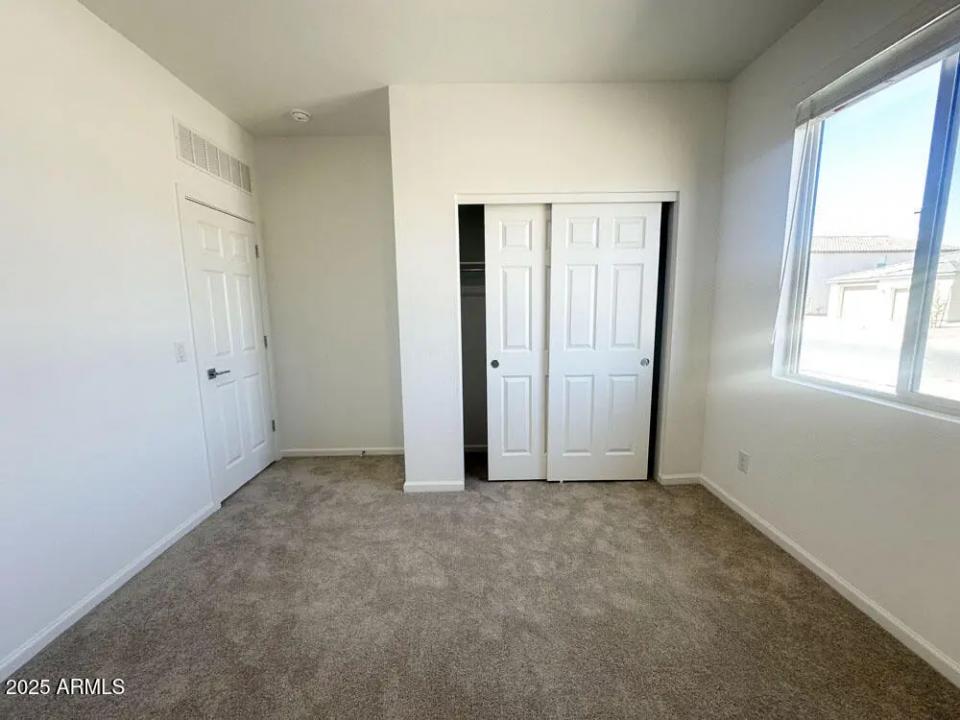 Real Estate Picture 4