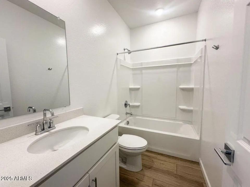 Real Estate Picture 6