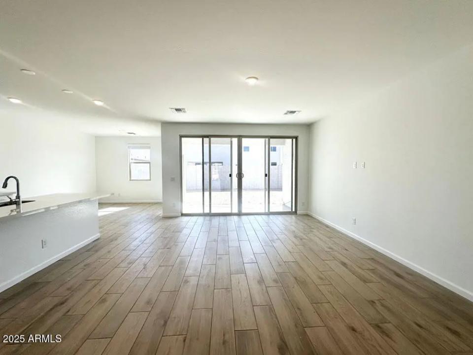 Real Estate Picture 14