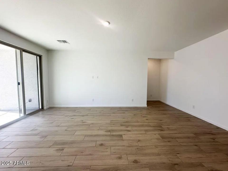 Real Estate Picture 17