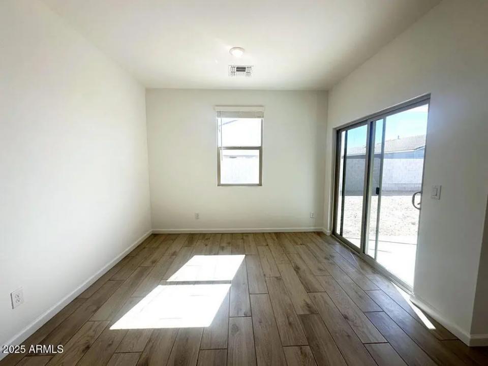 Real Estate Picture 25