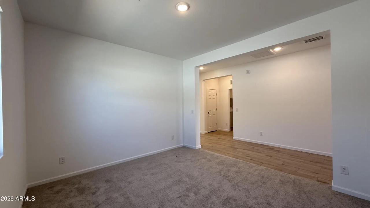 Real Estate Picture 12