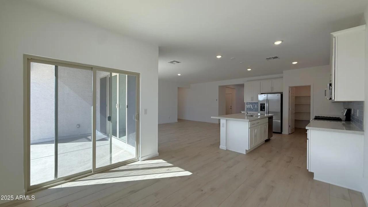 Real Estate Picture 16