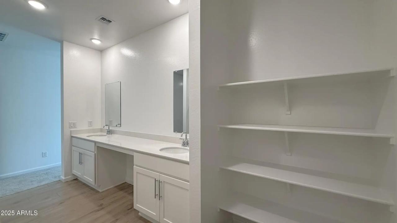 Real Estate Picture 21