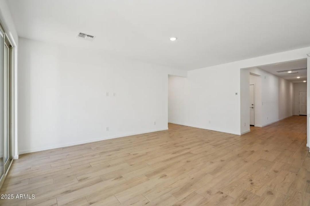 Real Estate Picture 5