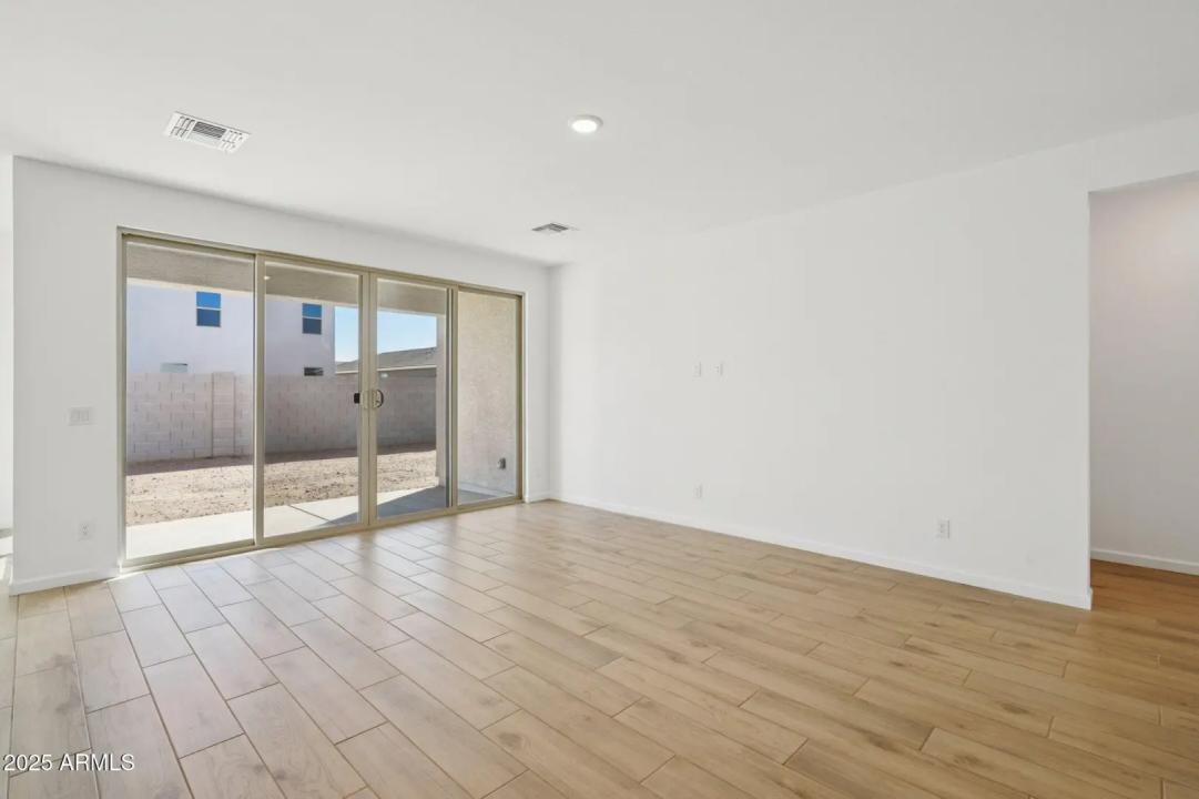 Real Estate Picture 7