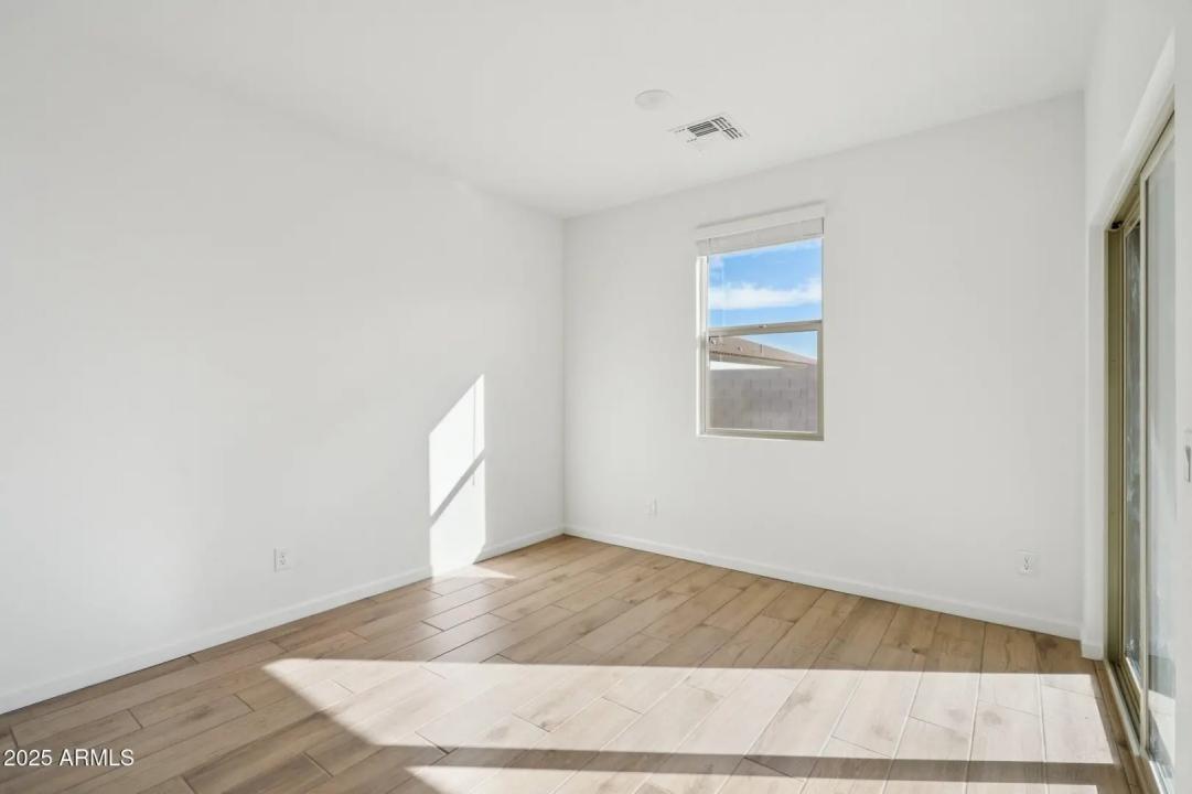 Real Estate Picture 8