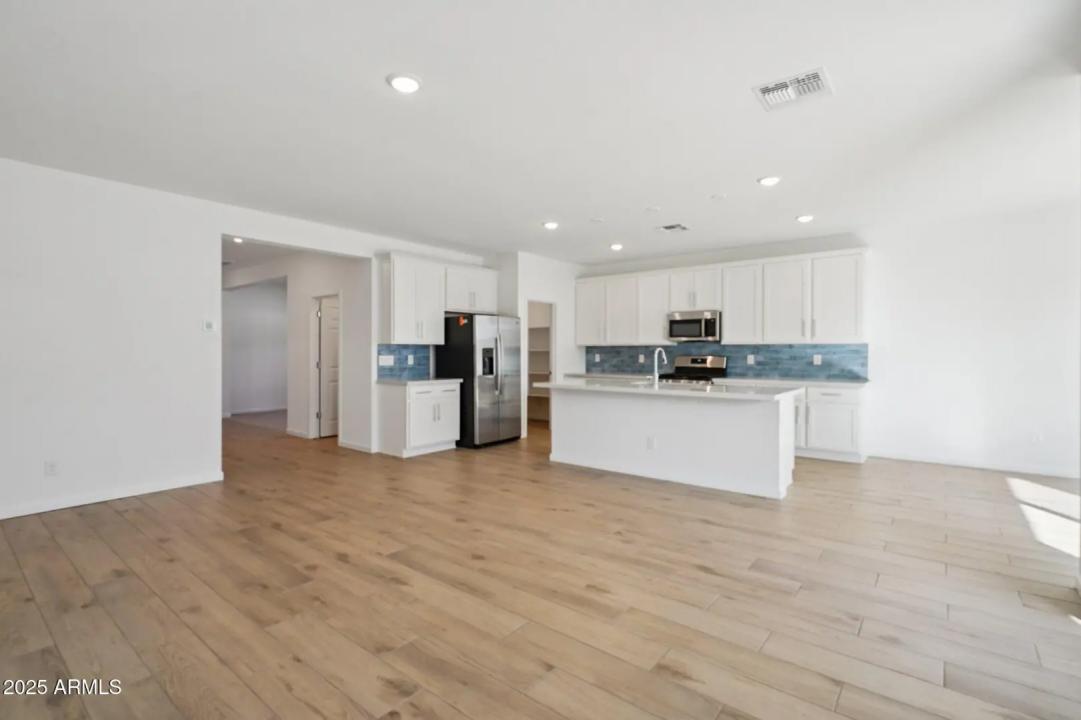 Real Estate Picture 9