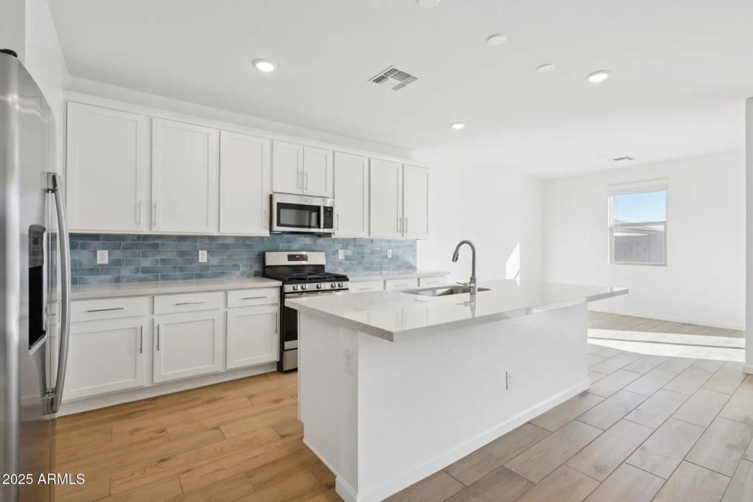 Real Estate Picture 12