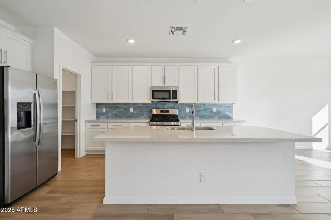 Real Estate Picture 13