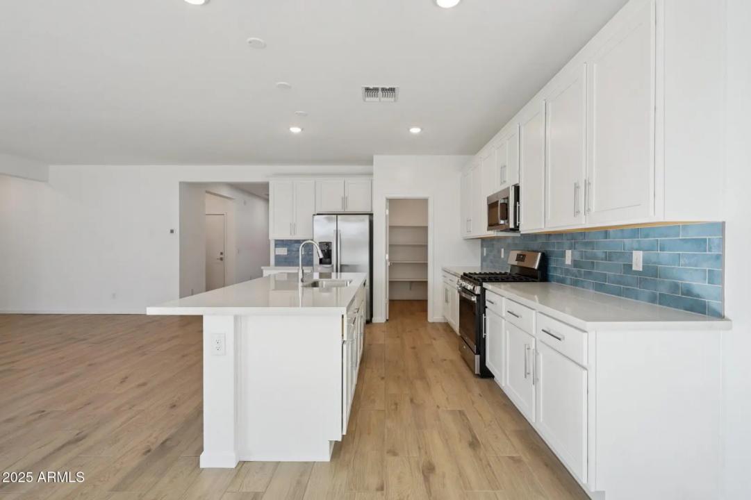 Real Estate Picture 15