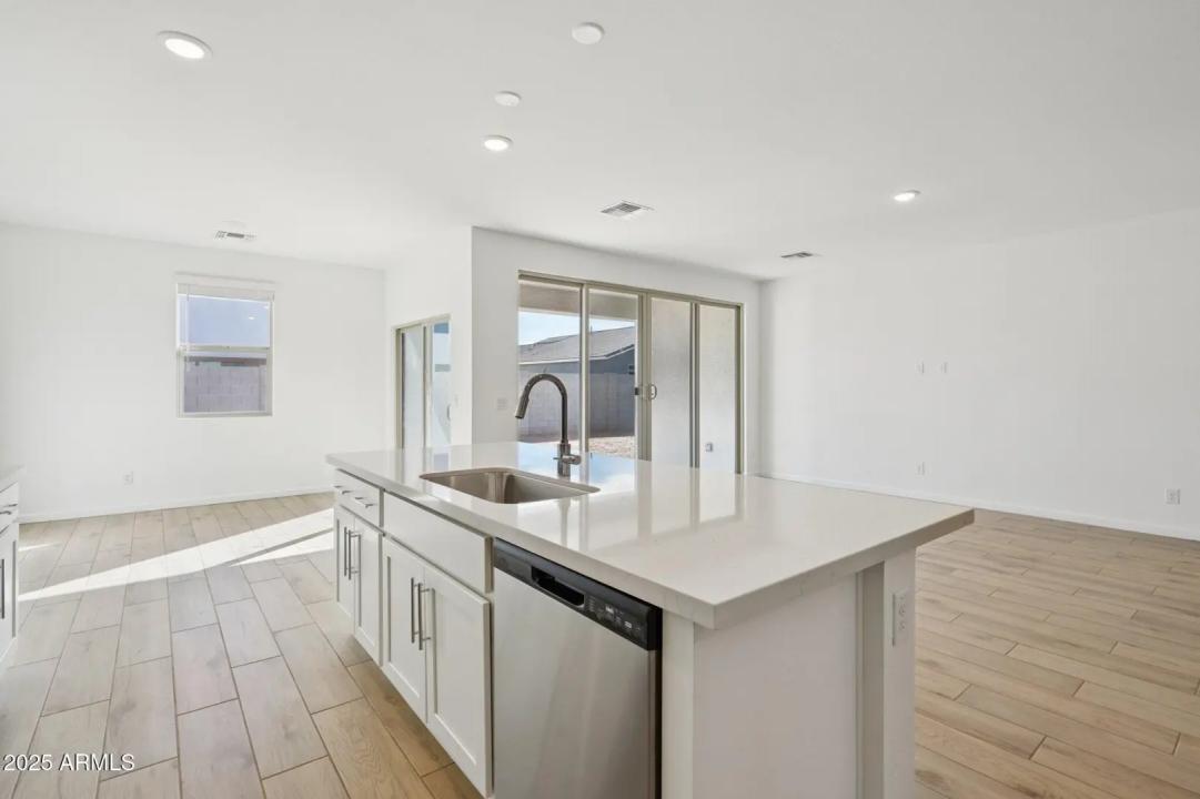 Real Estate Picture 17