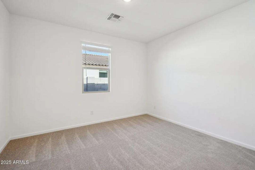 Real Estate Picture 24