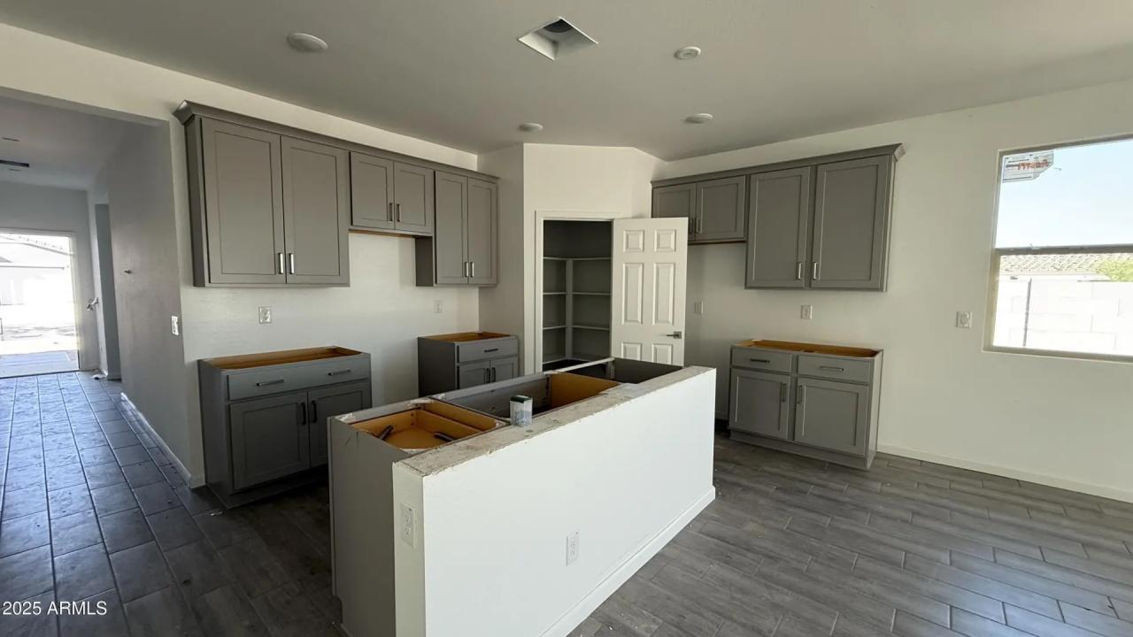 Real Estate Picture 7