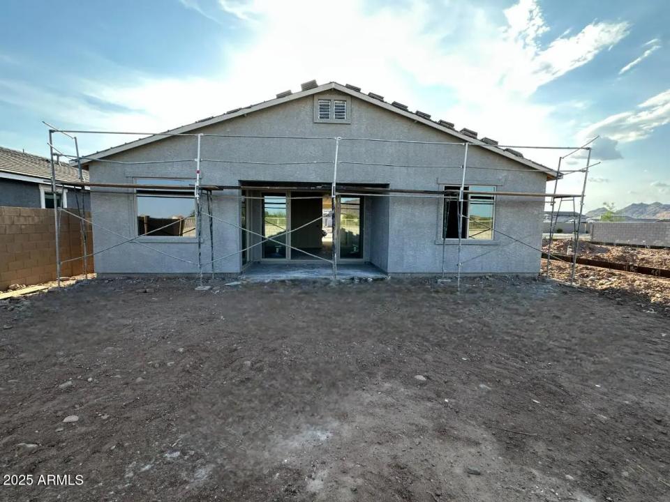Real Estate Picture 8