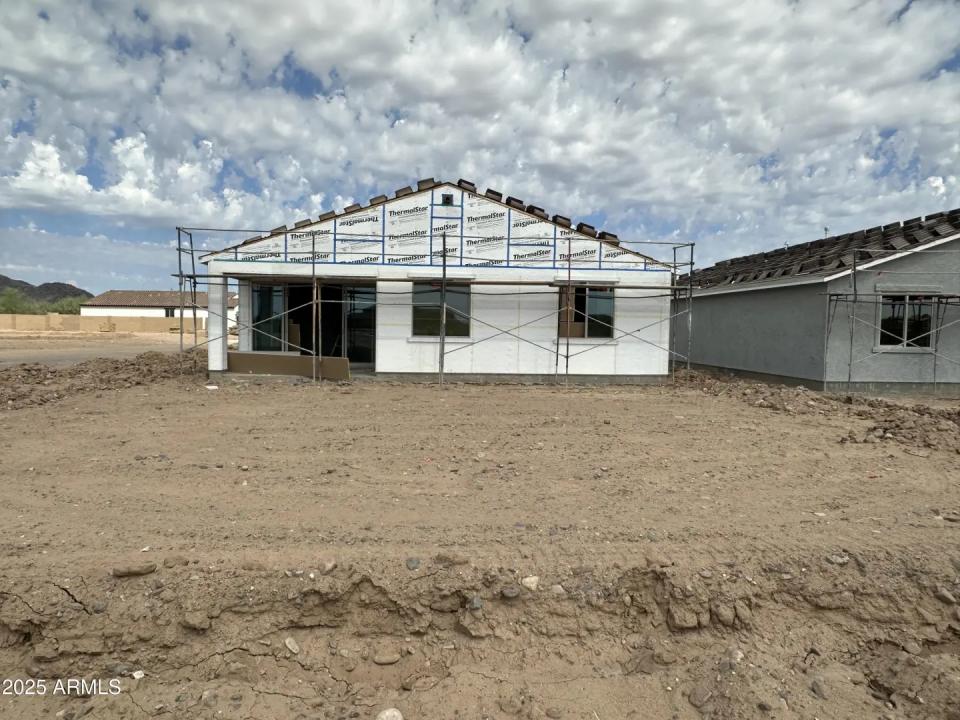 Real Estate Picture 3