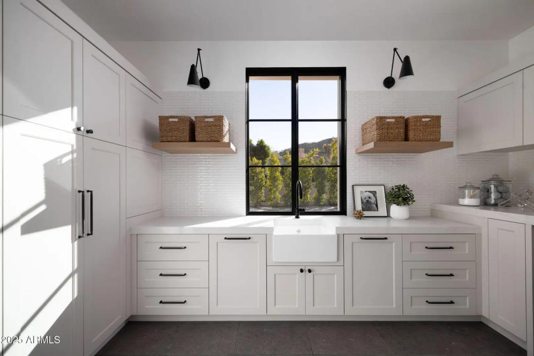 Real Estate Picture 14