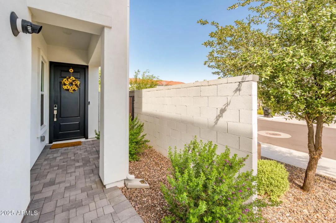 Real Estate Picture 16