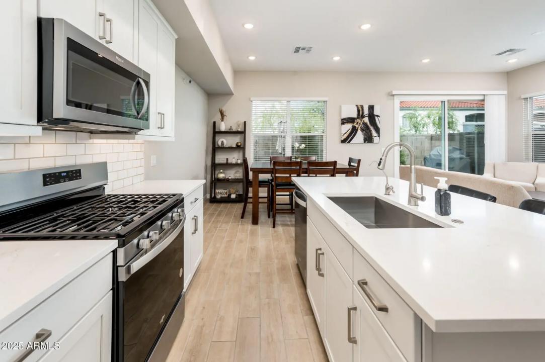 Real Estate Picture 22