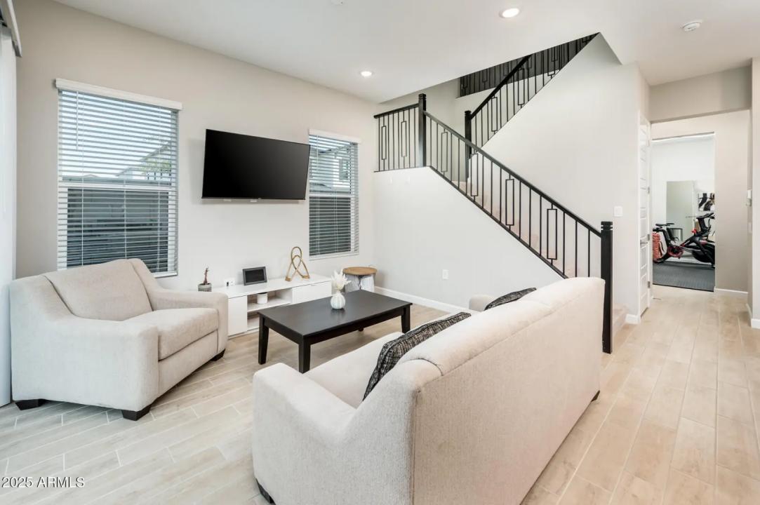 Real Estate Picture 23