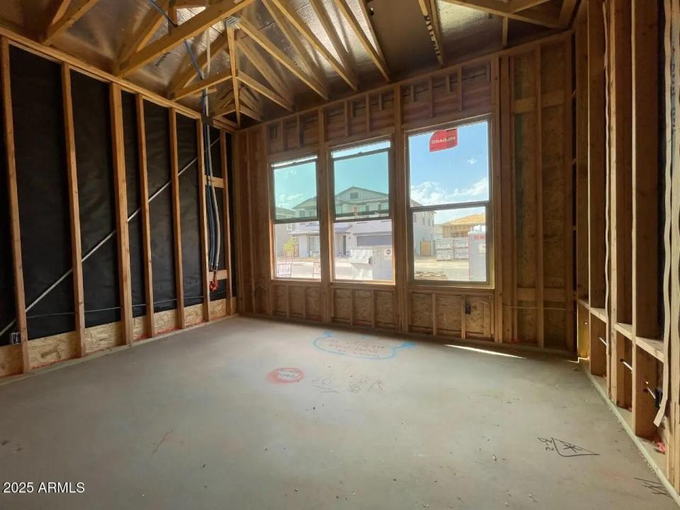 Real Estate Picture 4