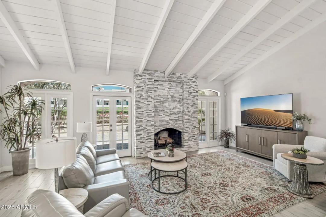 Real Estate Picture 8