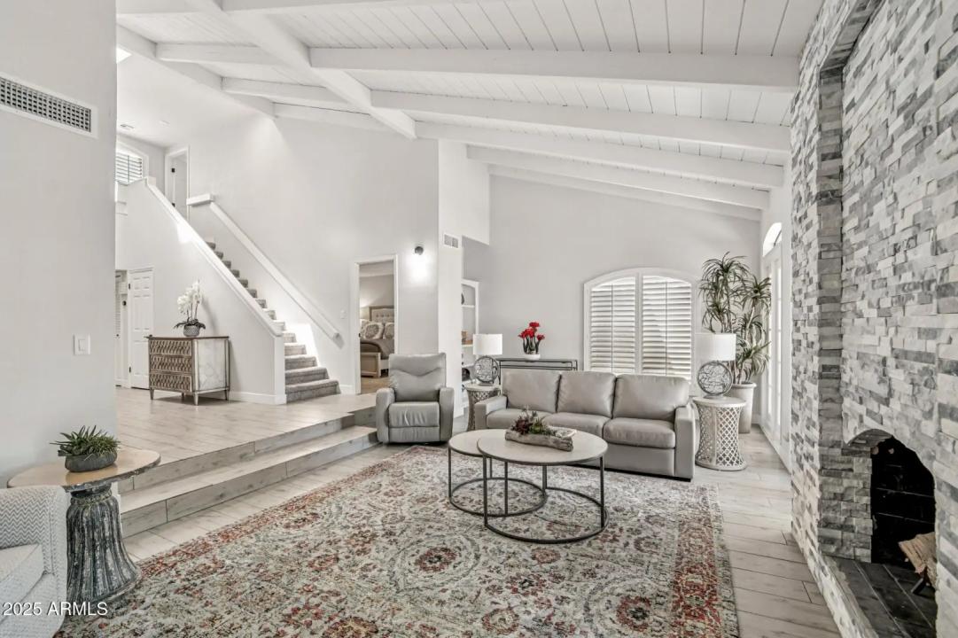 Real Estate Picture 9